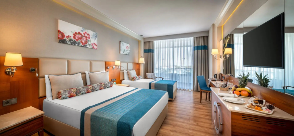 Standard room with partial sea view