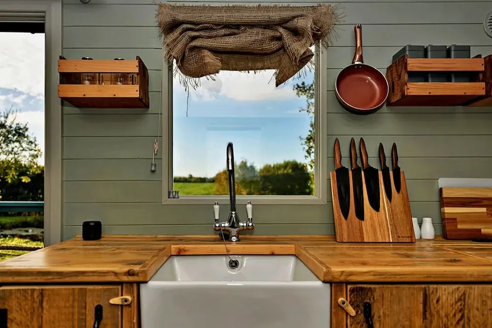 Pet-friendly Rural Retreat in Wales, No Deposit