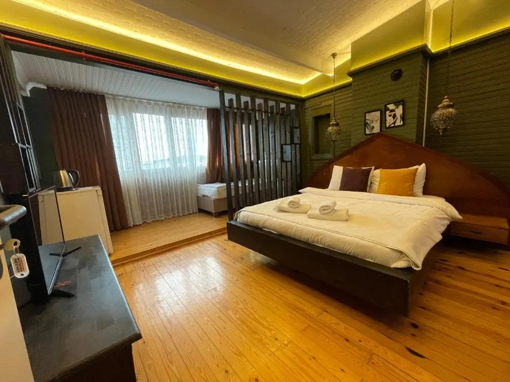 Standard Double room with balcony (full double bed)