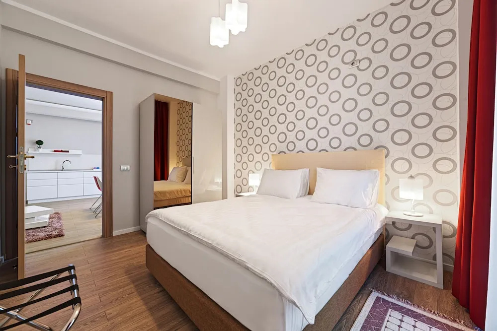 2 Bedrooms Apartment with balcony and with partial view