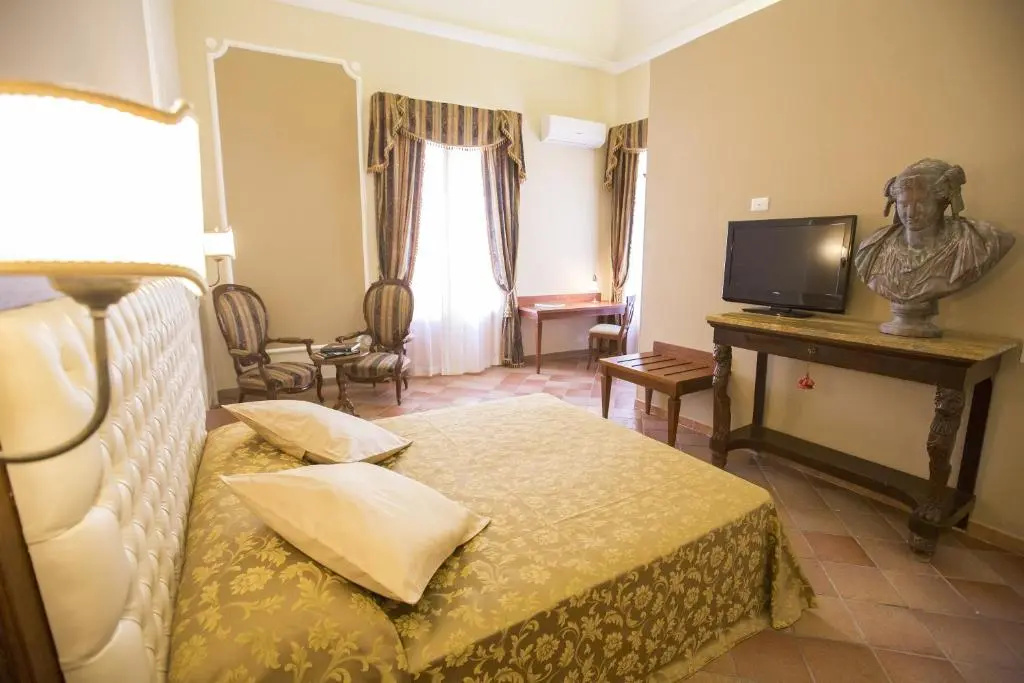 Deluxe Double room (full double bed)