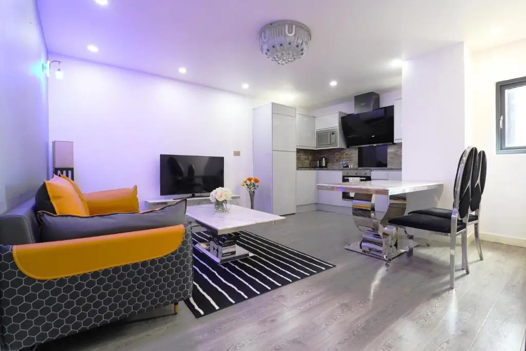 Queen Stay Apartments