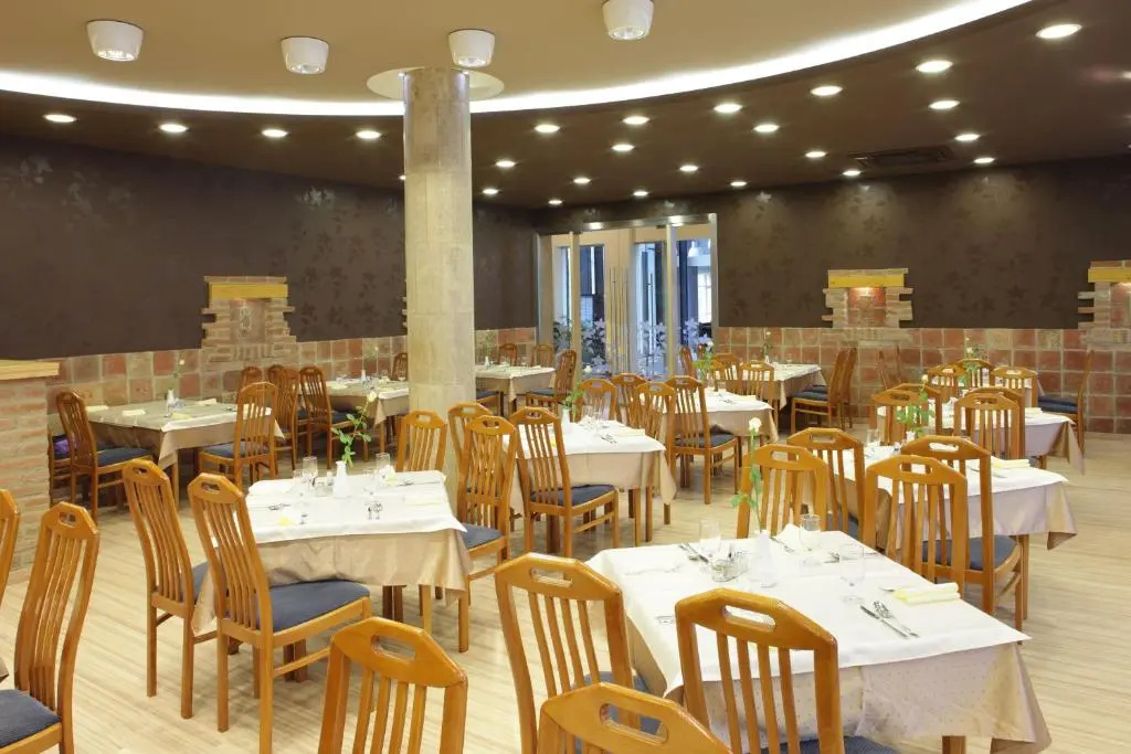 Food & Beverage
