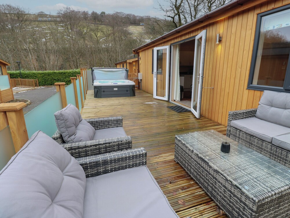 Dovestone Luxury Lodges - Pets Welcome