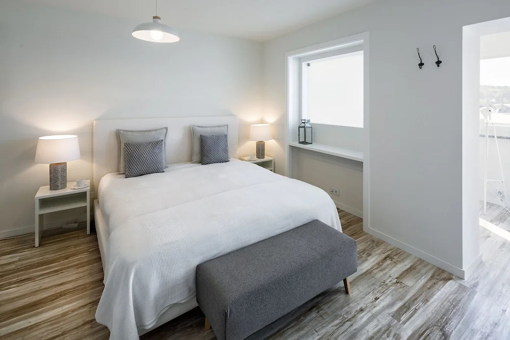 Deluxe Double Suite with city view (full double bed)