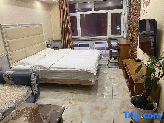Deluxe Double room (full double bed)