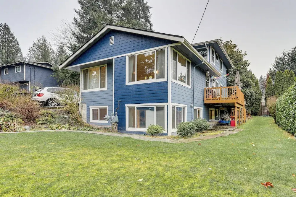 Walk to Beach & Lake Access: Cozy Redmond Apt!