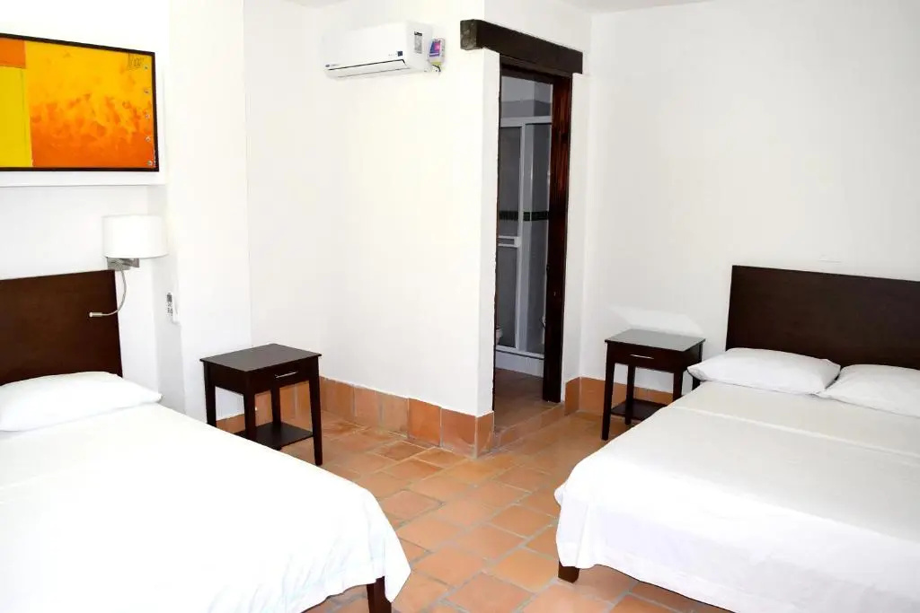 Deluxe Double room (full double bed)