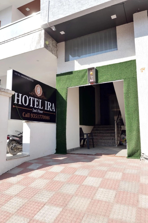 Hotel Ira Mansarovar
