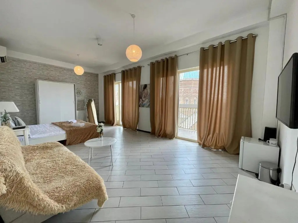 Deluxe Double room with balcony (full double bed)