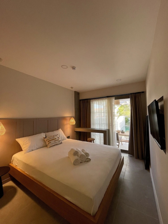 Deluxe Double room with balcony (full double bed)