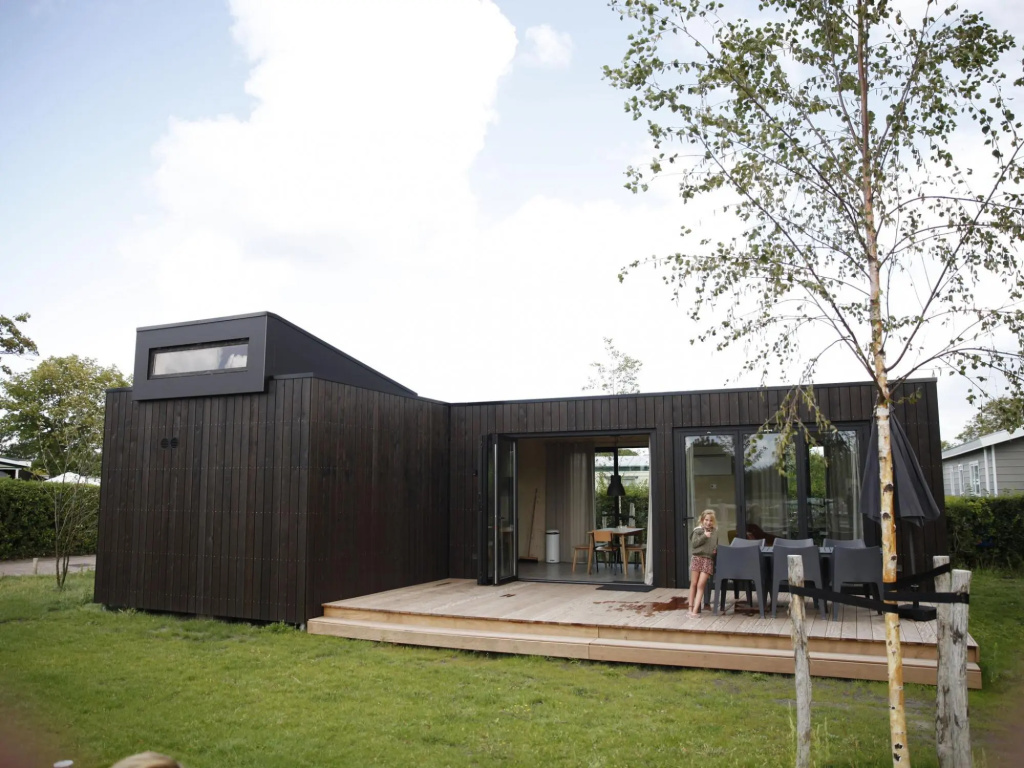 Spaciously Furnished House, Located in a Holiday Park Near the Beach