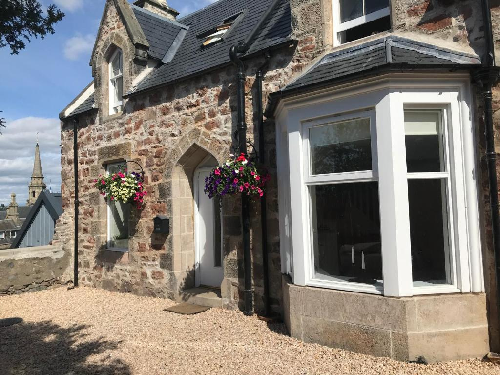 3 Bedrooms Cottage