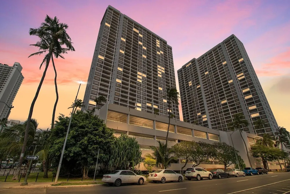 Spacious and Comfortable Ocean View Waikiki Banyan Condo - FREE Parking! by Koko Resort Vacation Rentals