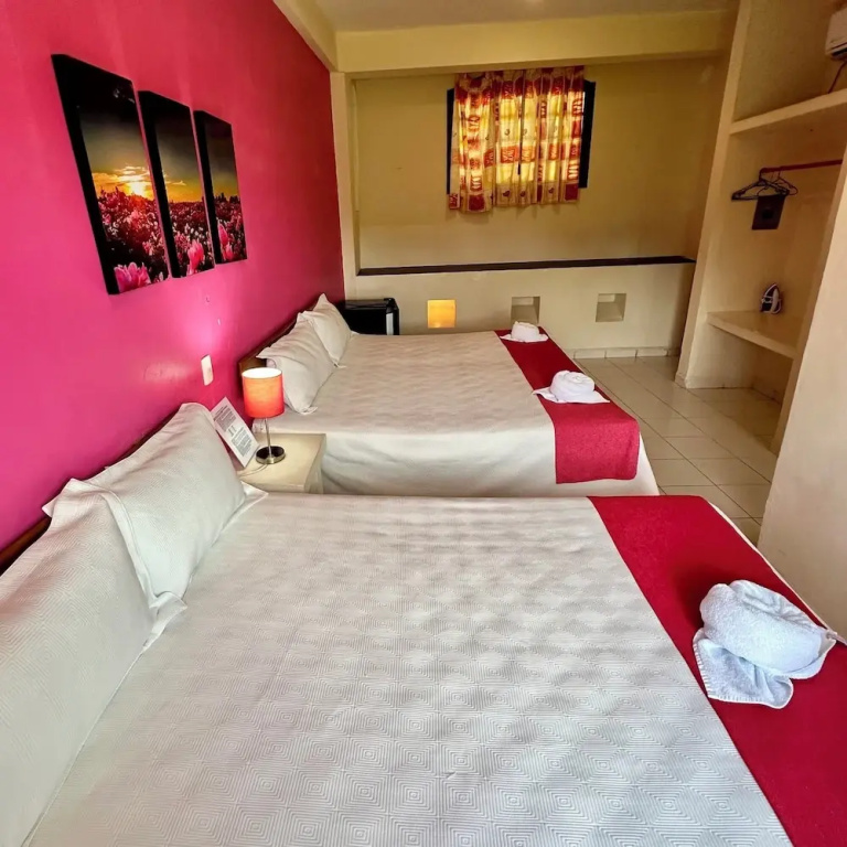 1 Bedroom Standard Quadruple Family room