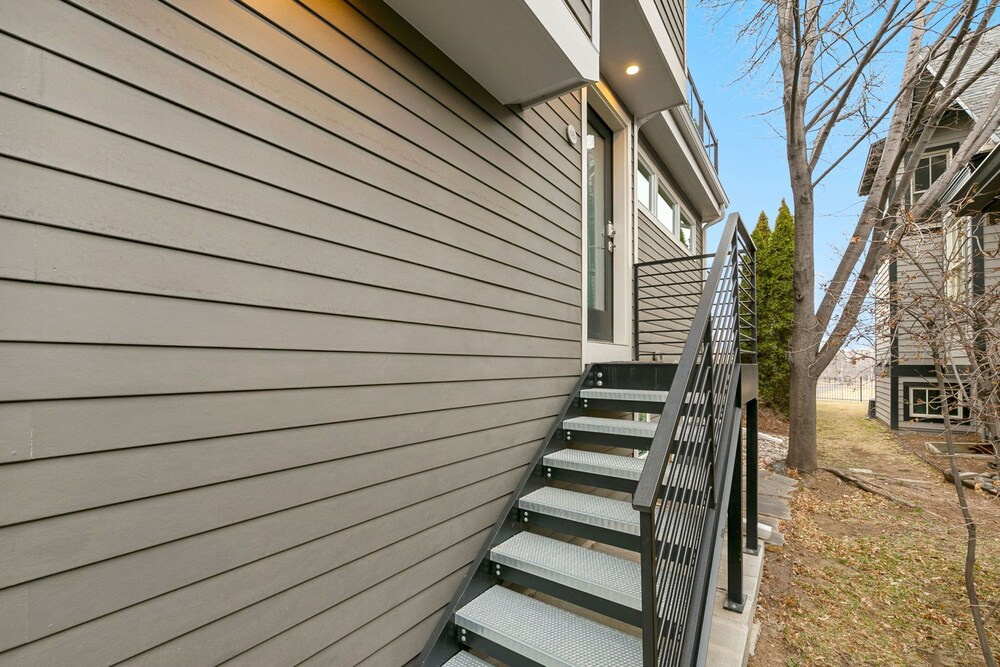 Luxury Living Walk to Poudre Trail and Old Town!