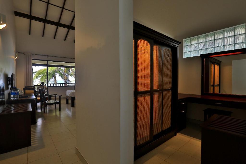 Sea Rock Villa