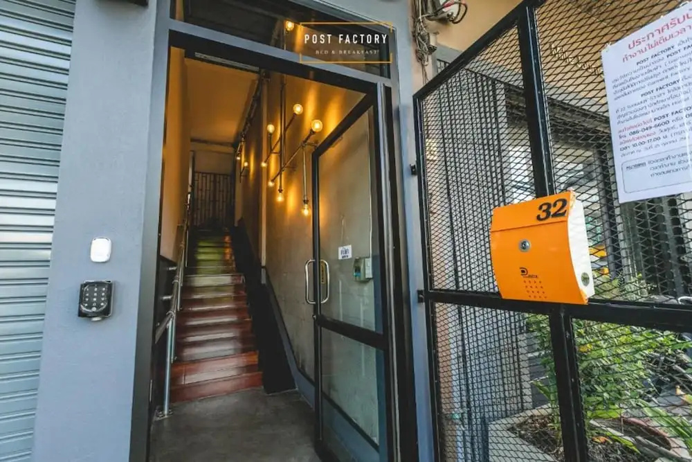 Post Factory Bed & Breakfast Sathorn Hostel - Adults Only