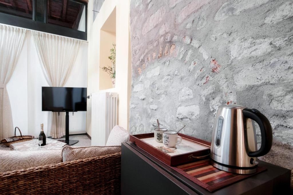 Historical Suites in The Heart of Como Old Town - By House Of Travelers