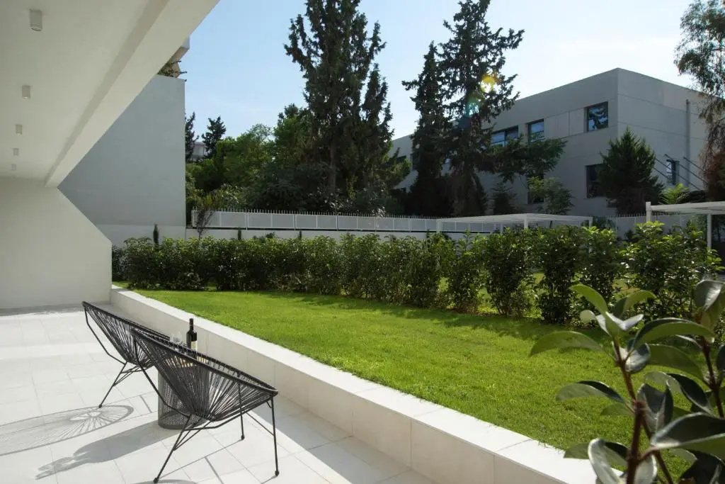 Apartment with garden view