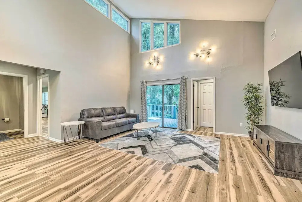 Walk to UF: Remodeled Family Home w/ Patio! — фото 2