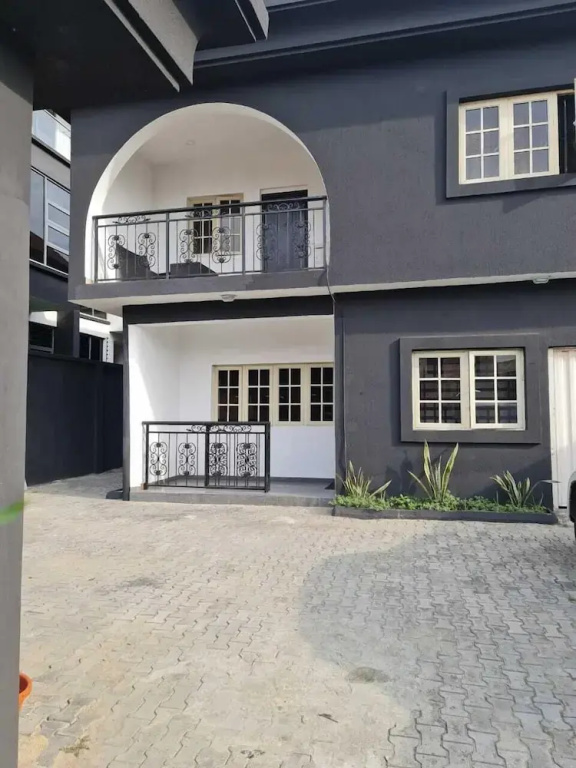Luxury Sutes And Apartment By Emia Haven