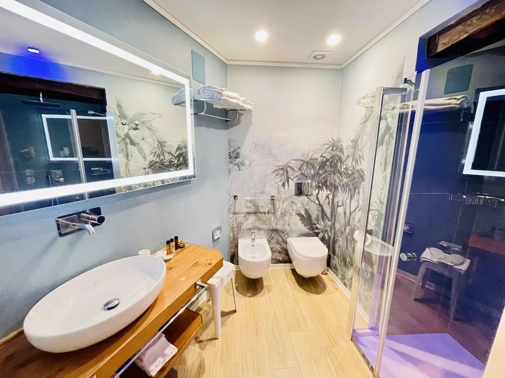 Deluxe Double room with balcony and with city view (full double bed)