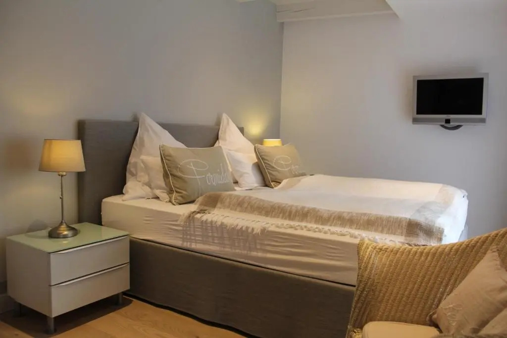 Economy room