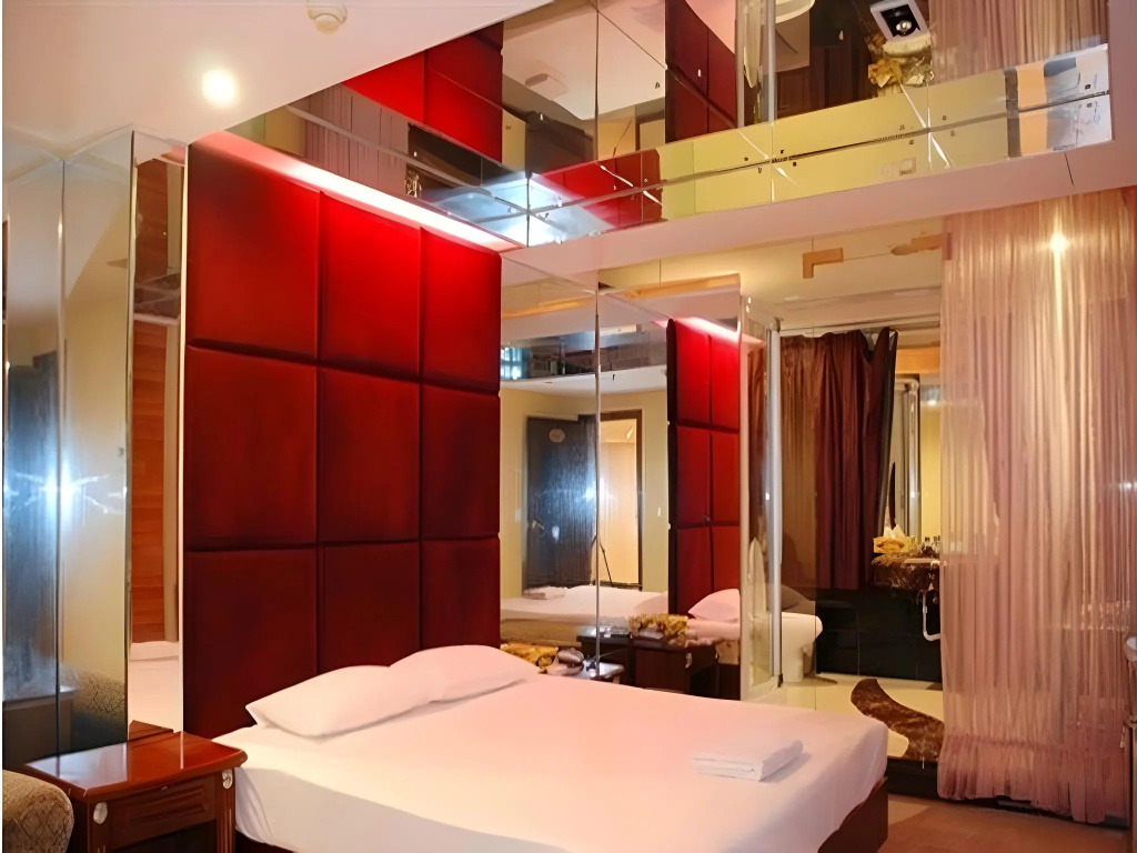 Out Sky Hotel — 3