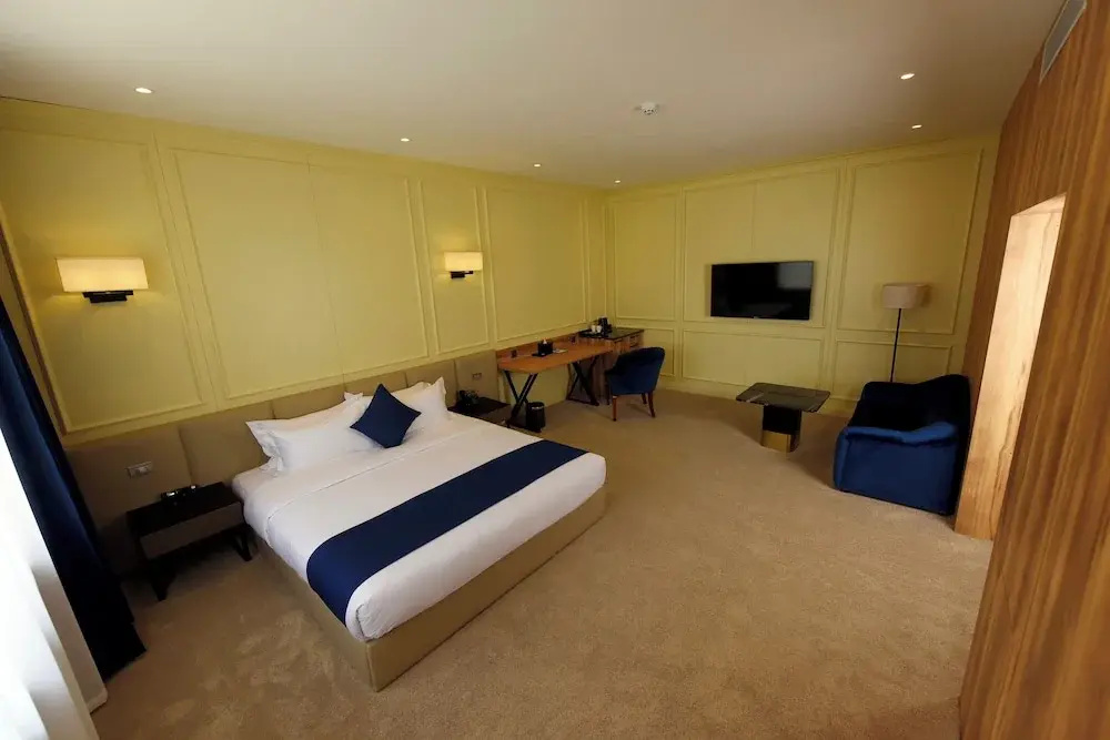 Deluxe Suite