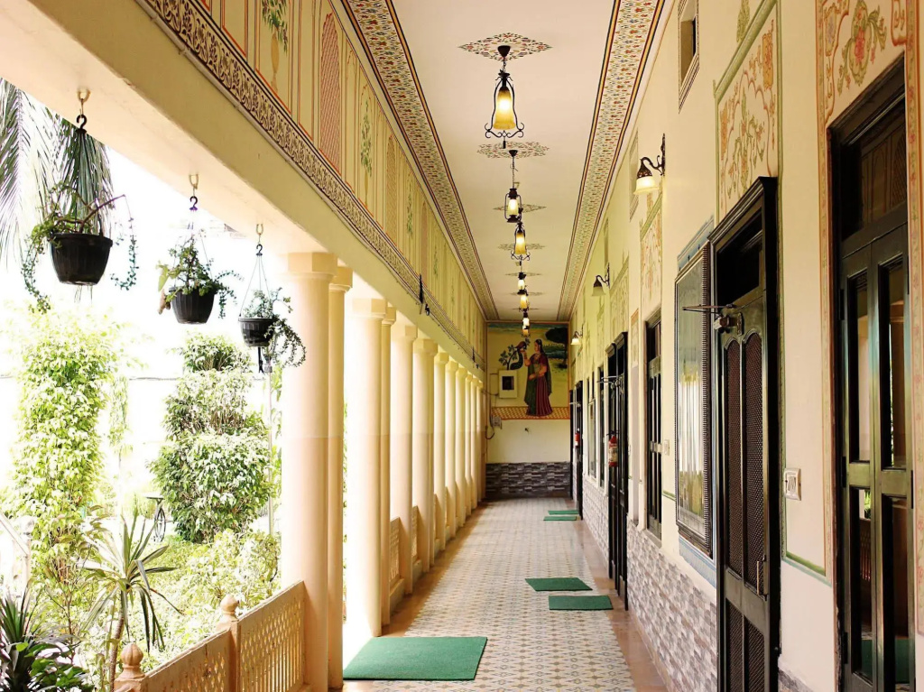 OYO 1995 Hotel Nirwana - Général
