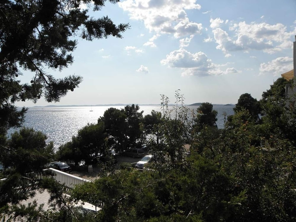 Apartments Djurdja by the sea
