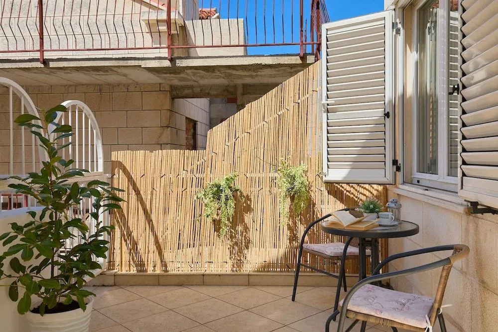 Apartment Aria
