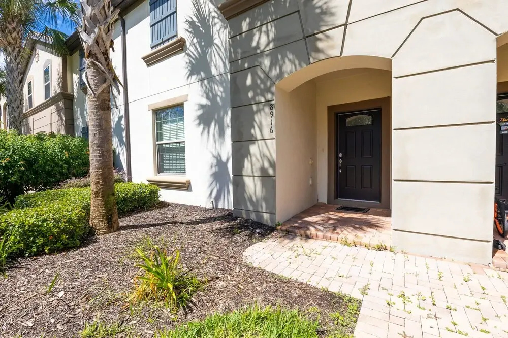 Tvpm-8916al/wws 4 Bedroom Townhouse by RedAwning