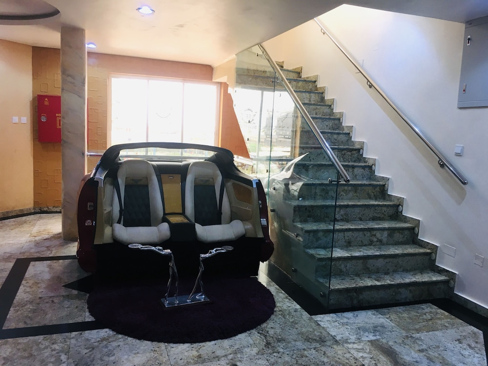 Lobby & Reception