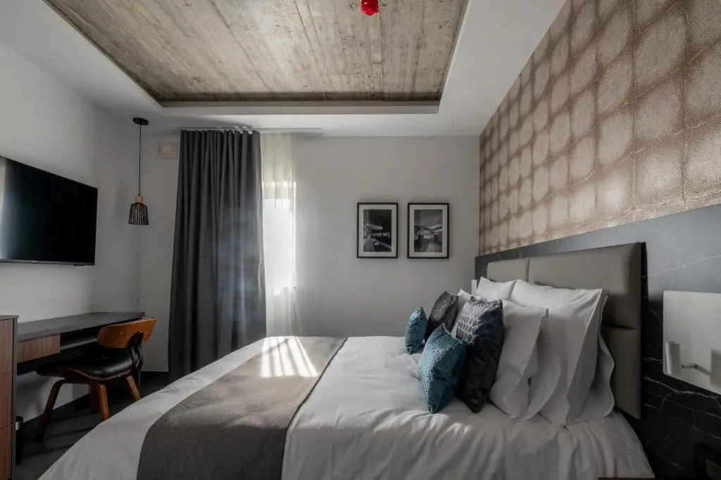 Deluxe Double room (full double bed)