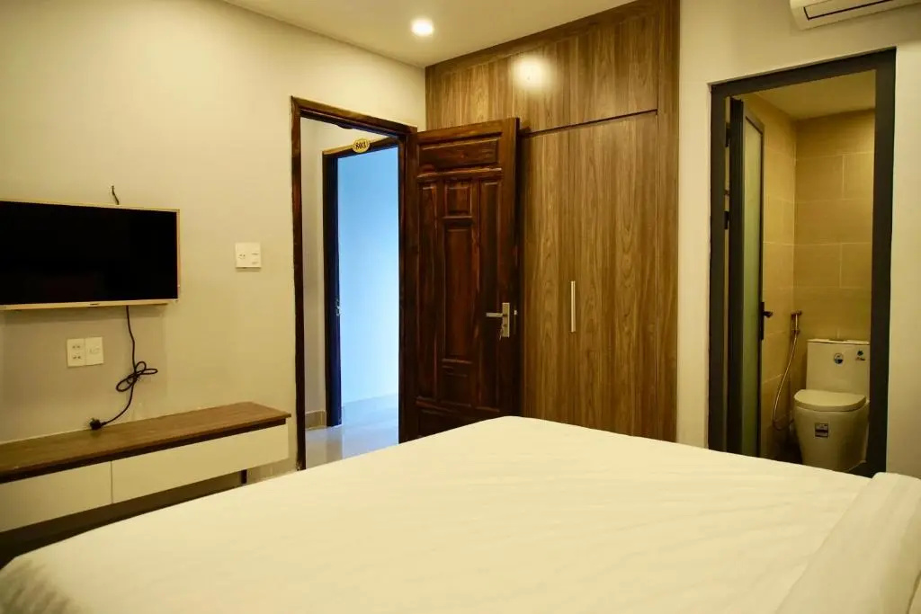 8BR west coast Phu Quoc beach townhouse shared swimming pool