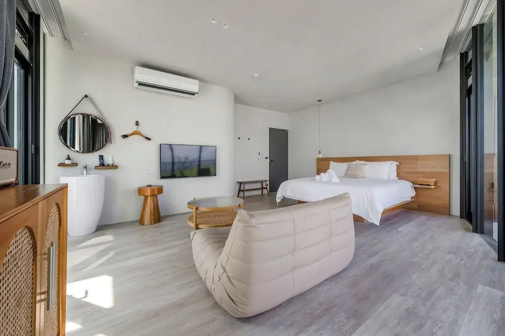 Deluxe Double room with balcony and with partial sea view (full double bed)