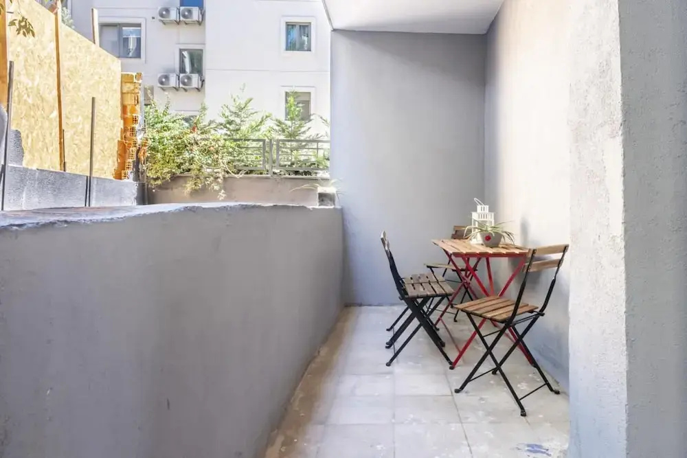 Exquisite Central Flat Near Bagdat Street
