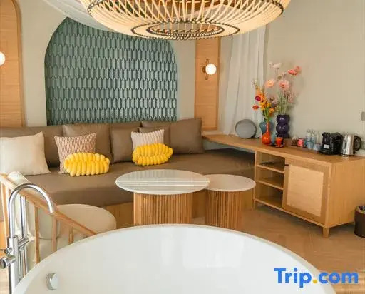 Люкс с видом на море в Maldives Beach Resort