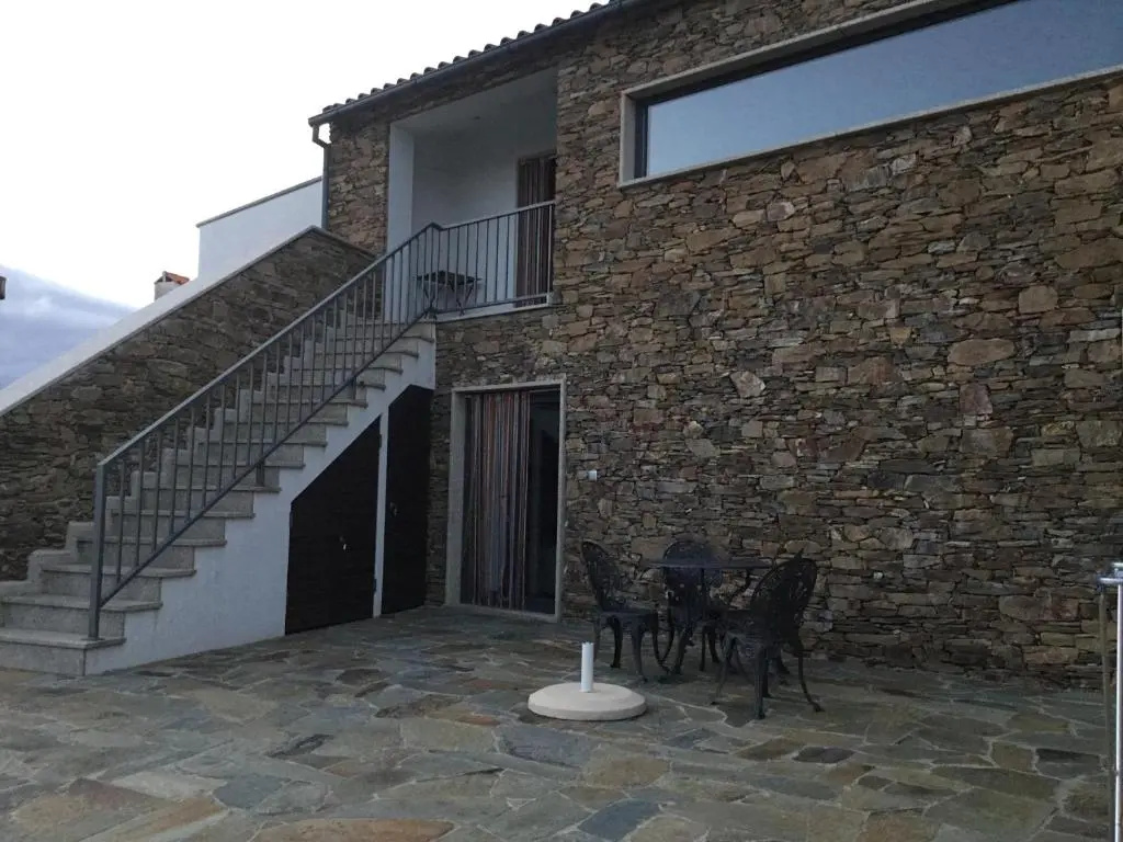 2 Bedrooms Cottage
