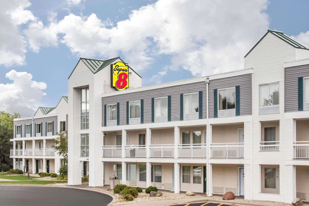 Super 8 By Wyndham Madison East