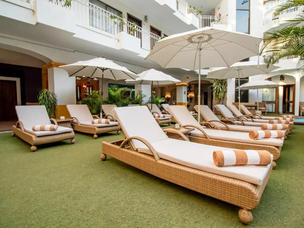 Los Arcos Suites