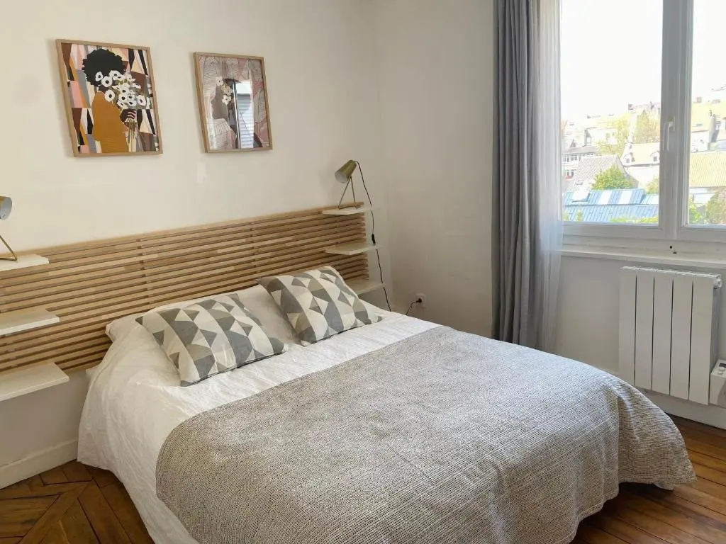 2nd floor Cozy Central Flat with free parking