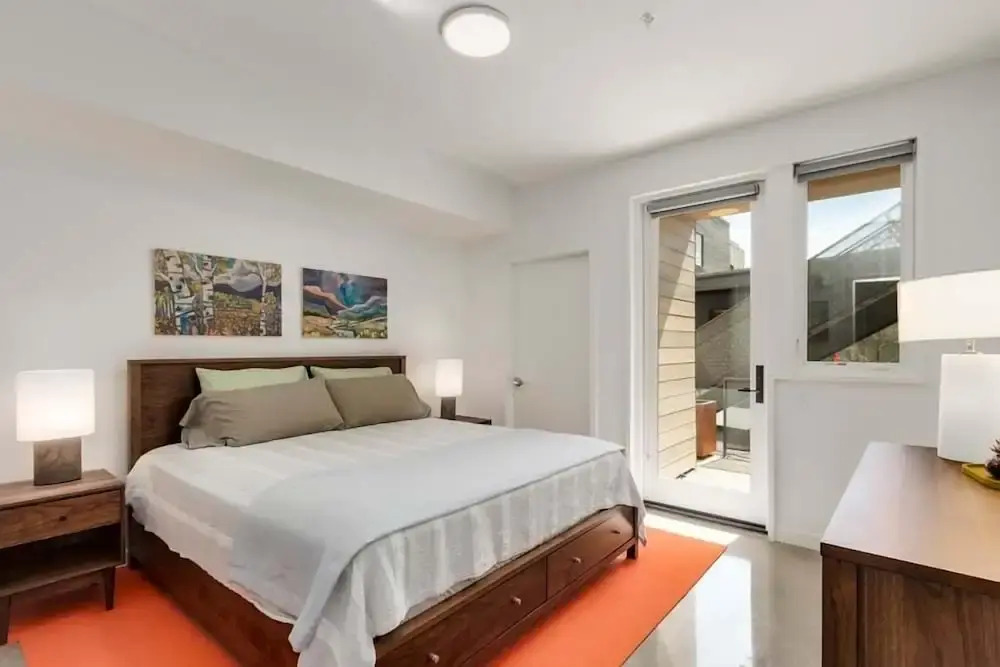 Modern Elegance on Linden Walk/bike Everywhere! — фото