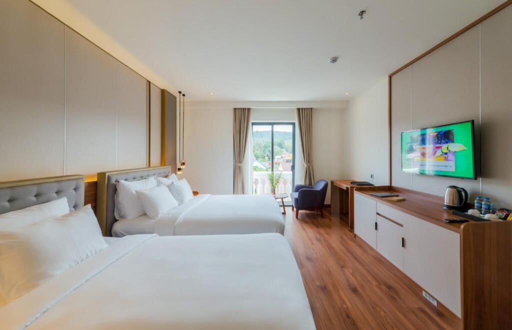 The Tahiti Beach Hotel