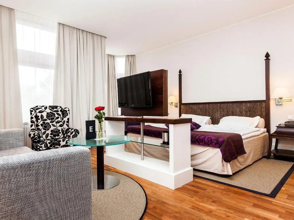 Deluxe Double room (full double bed)