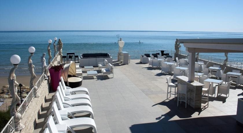 Beach & Waterfront
