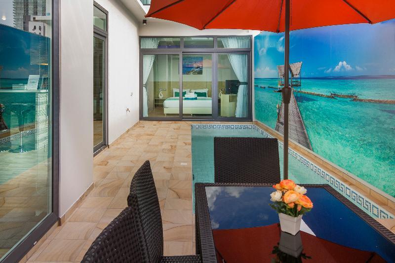 Вилла с 3 комнатами с балконом в Tropicana Pool Villa