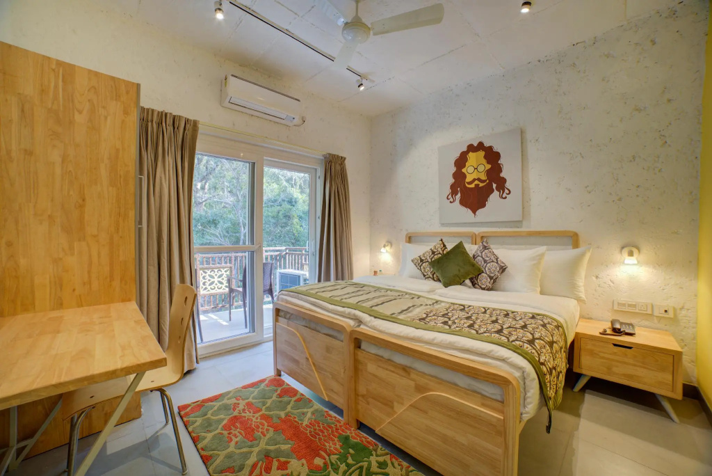 Deluxe room with land view